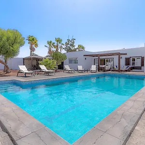 villa-bella-teguise.in-canary-islands.com/